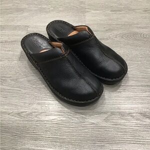 Born Mount II Black Leather Slip-On Mule Sandals Women’s Sz 8 Minimalist Comfort